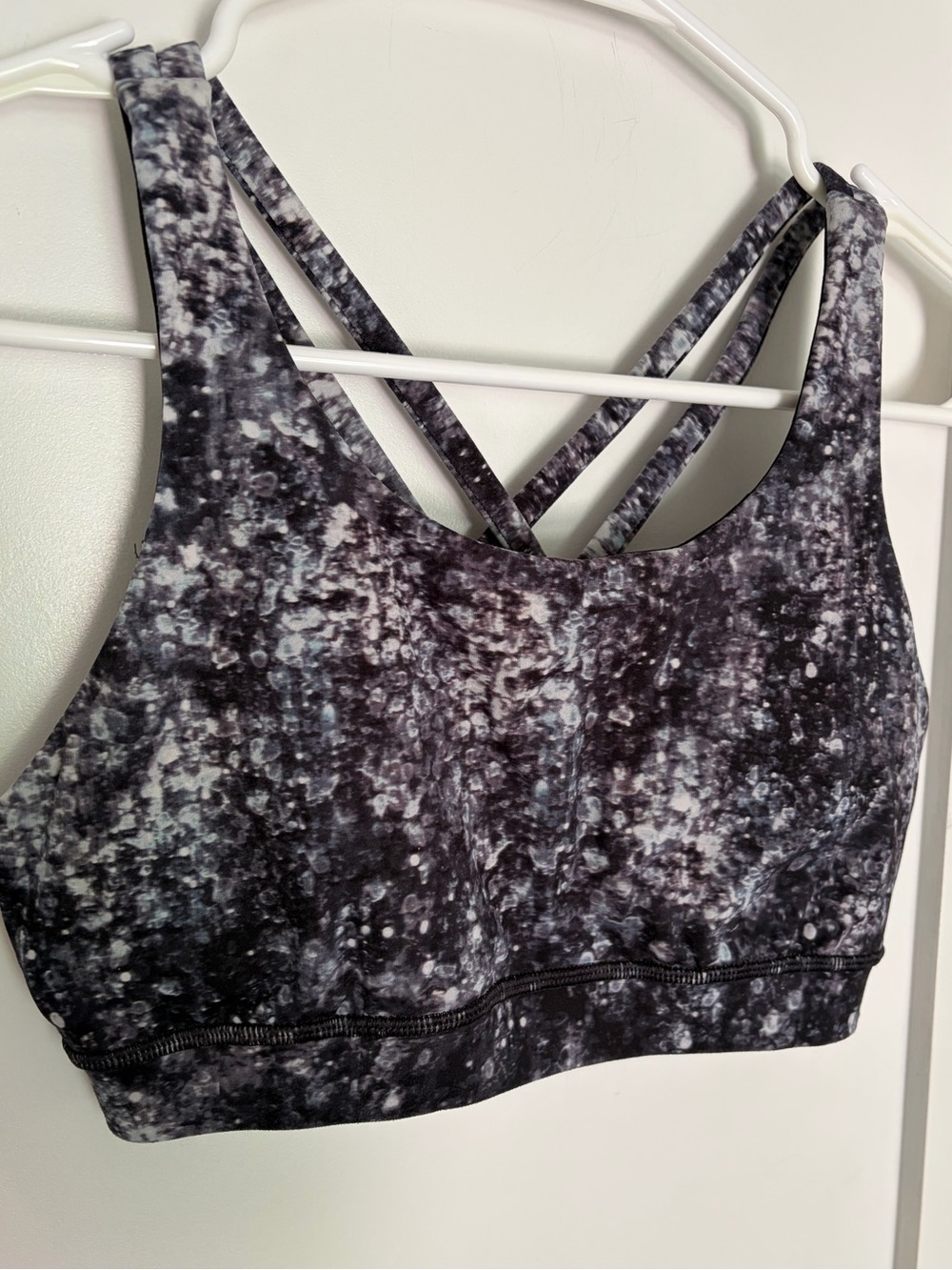 42. Size 6 LULULEMON Patterned Energy Bra
